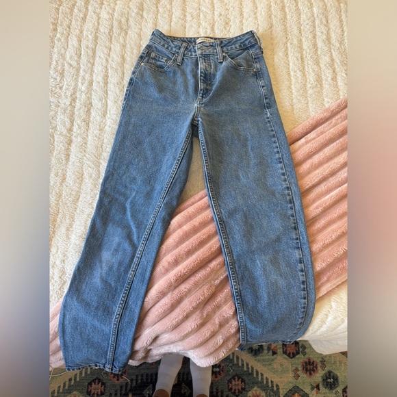 Guess women’s jeans - Picture 2 of 4